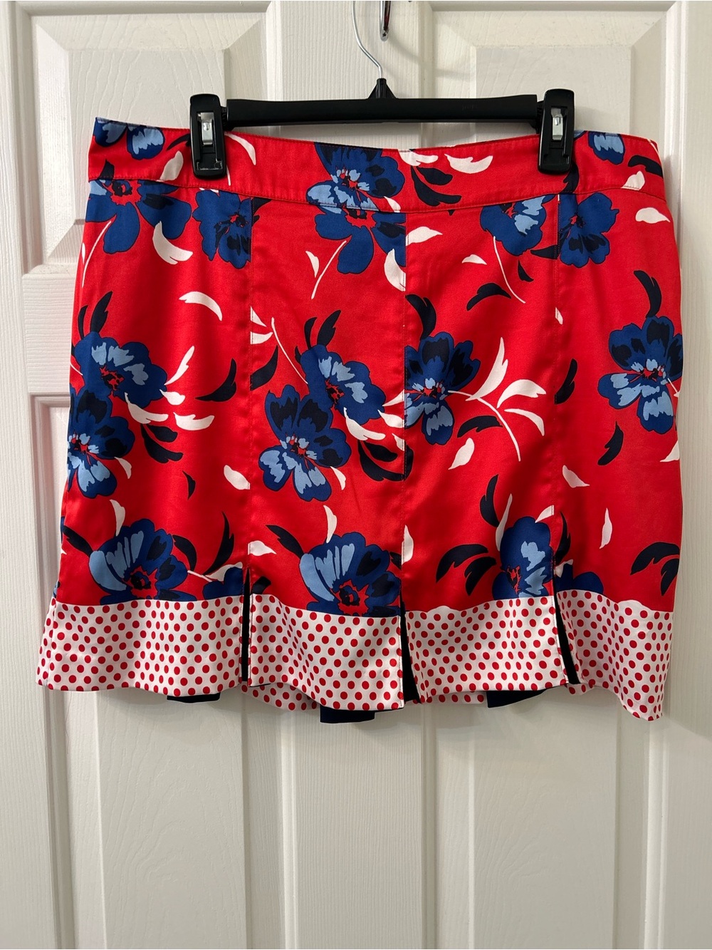 Izod Red Mini Golf ⛳️ Skirt with Blue Floral Print